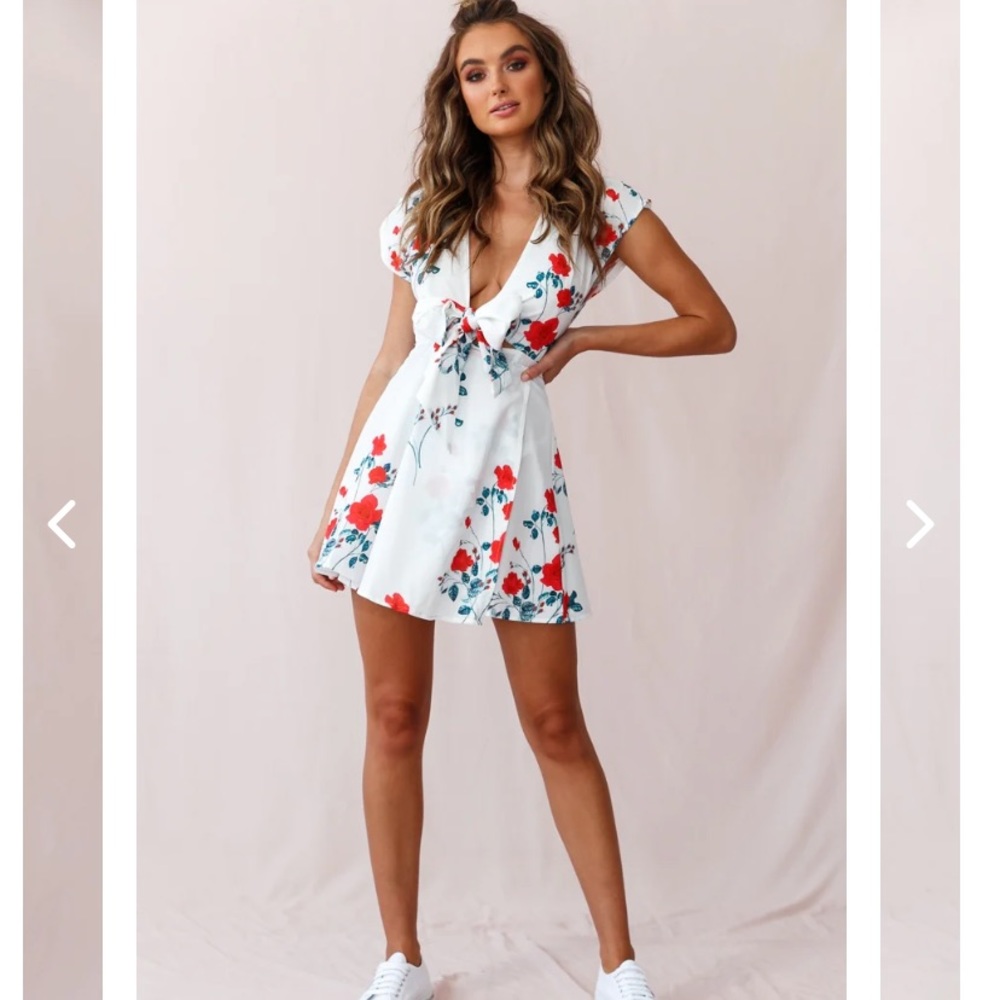 Selfie Leslie Lydia Plunging Neckline Floral Dress